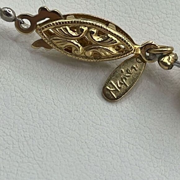 Vintage Napier glass graduated faux pearl with gold tone spacers necklace. - Picture 4 of 7